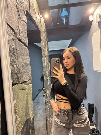 Full leaked Robinsonkyraa private onlyfans photo