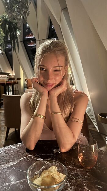 Full leaked Rosegnlz private onlyfans photo