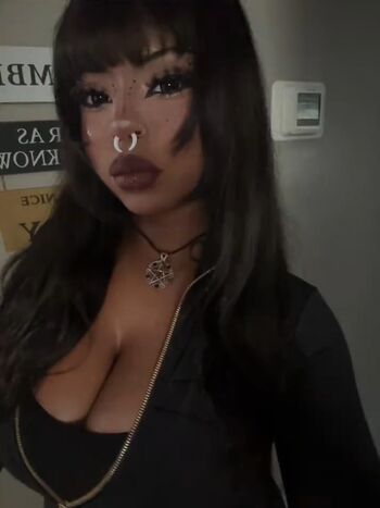 Full leaked Lucyjoy/ private onlyfans photo