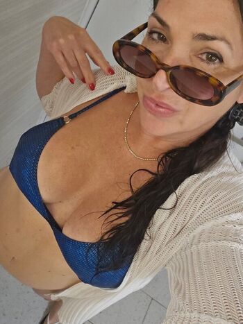 Full leaked Sassymommy private onlyfans photo