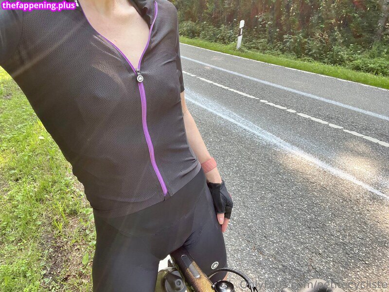  / MistressHelvete / sexycyclist / sexycycliste Foto OnlyFans Nuda #5