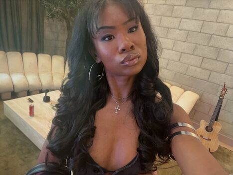 Full leaked Sinnakittie private onlyfans photo