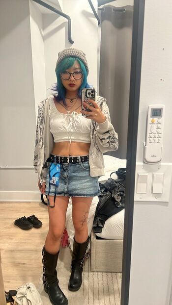 Full leaked Skatelyngames private onlyfans photo