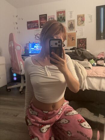 Full leaked Skatelyngames private onlyfans photo