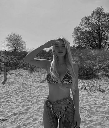 Full leaked Smallybelle private onlyfans photo
