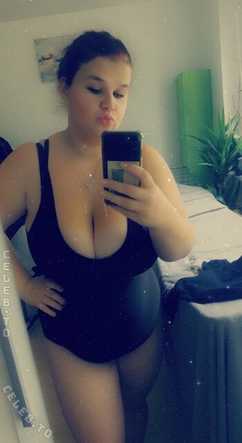 Full leaked Sophieschmande private onlyfans photo