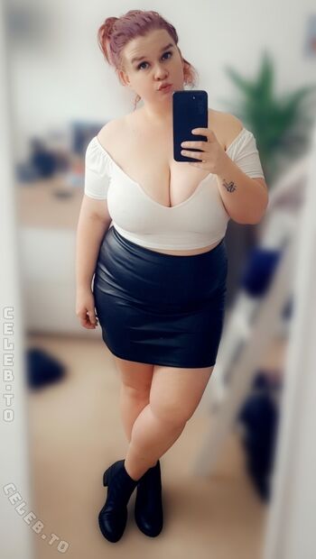 Full leaked Sophieschmande private onlyfans photo