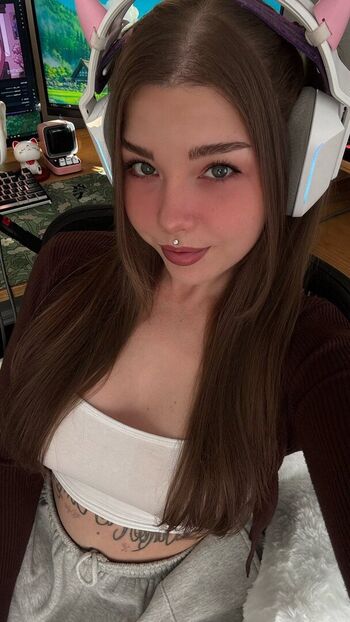 Full leaked Squishywaifu private onlyfans photo