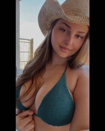 Strong AND Curvy Women