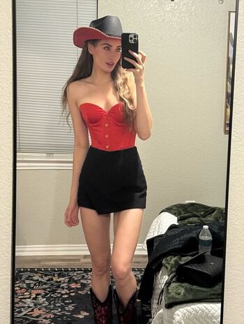 Full leaked Thewarwickreport private onlyfans photo