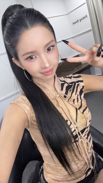 tiny.pretty.j