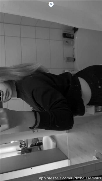 Full leaked Uptempo lea page private onlyfans photo