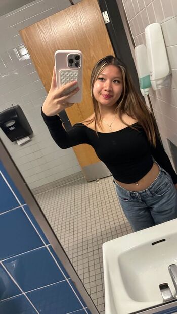 Full leaked Urfavvhoang private onlyfans photo