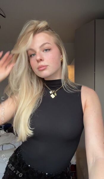 Full leaked Vallixpauline page private onlyfans photo