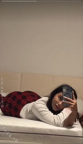 Full leaked Valonaash private onlyfans photo