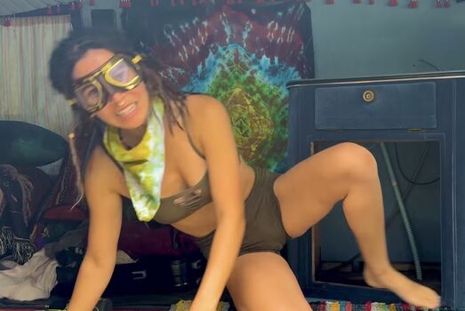Full leaked Van on the moon private onlyfans photo