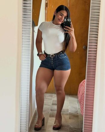 Vanessa_delamora