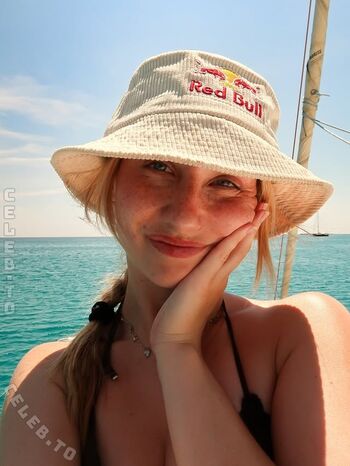 Full leaked Veylarenee private onlyfans photo