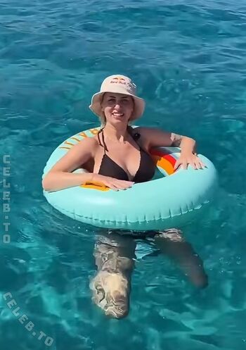 Full leaked Veylarenee private onlyfans photo
