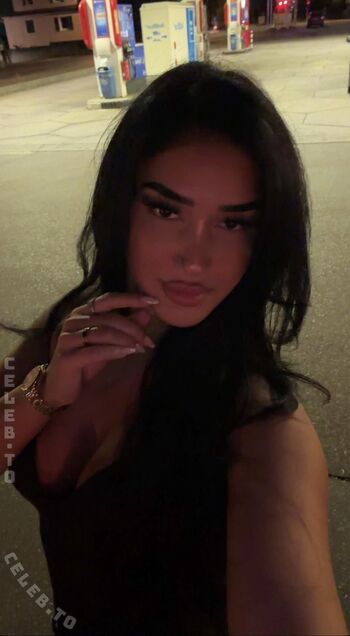 Full leaked Vinoschh private onlyfans photo