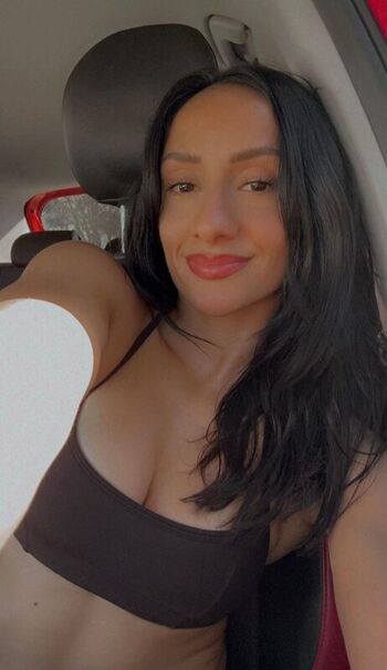 Violeta Dee