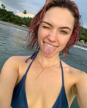 Violett Beane