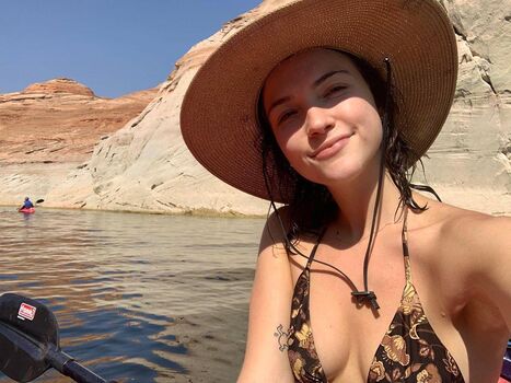 Violett Beane