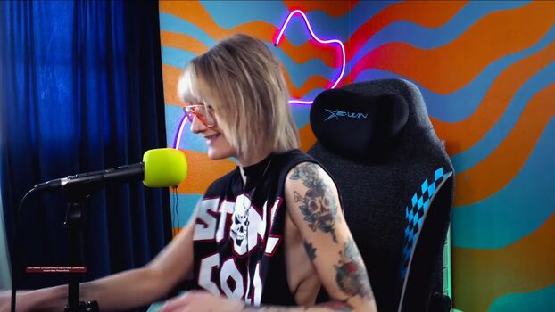 WheezyBlonde