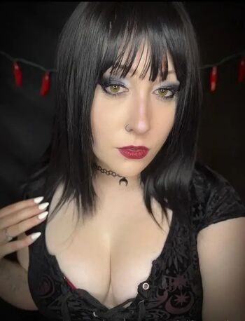 WhisperingPizza ASMR
