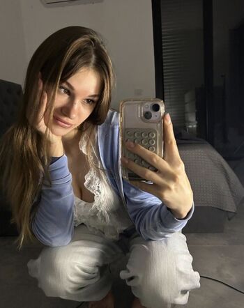 Full leaked Rose w/ private onlyfans photo