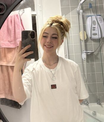 Full leaked Valituss/ private onlyfans photo