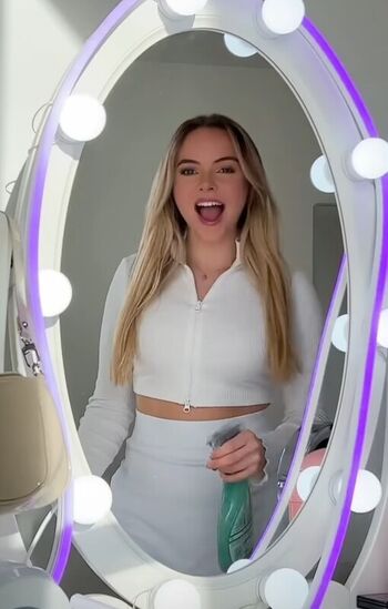 Full leaked Carolinaesukie/ private onlyfans photo