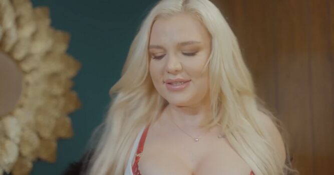 Full leaked Maya blossom/ private onlyfans photo