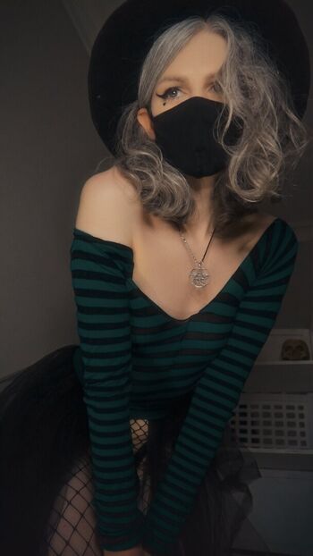 Your_witch_alba