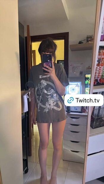 Full leaked Yquen private onlyfans photo