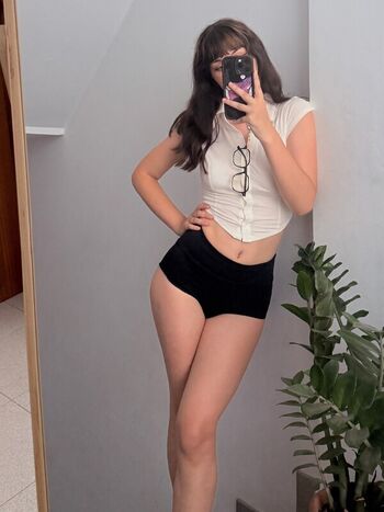 Full leaked Yquen private onlyfans photo