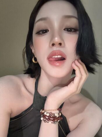 Full leaked Yuqi private onlyfans photo