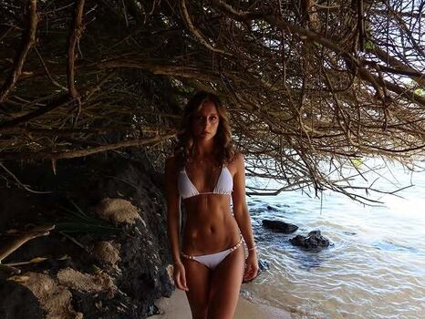 Zoe Simmons