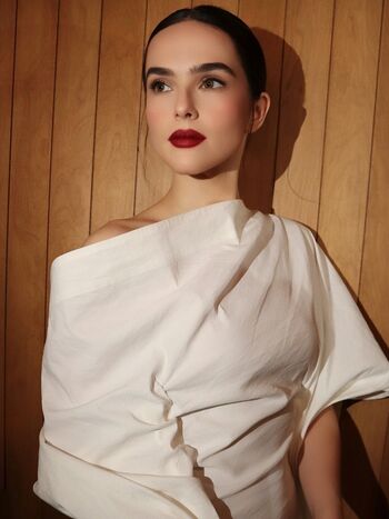 Zoey Deutch
