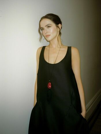 Zoey Deutch