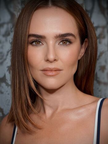 Full leaked Zoey deutch private onlyfans photo